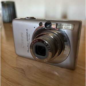 Canon power shot sd1200 IS ELPH Digital Camera